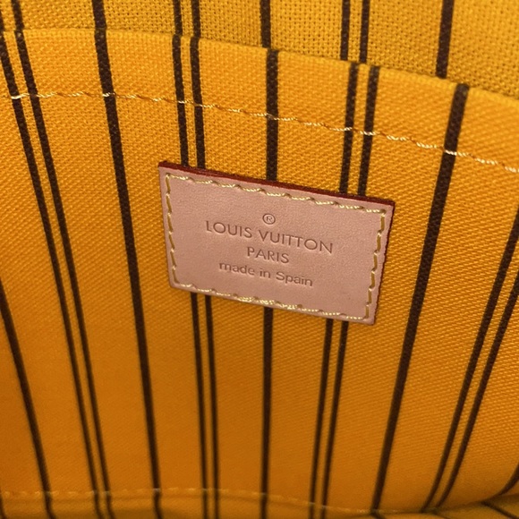 SOLD- Louis Vuitton Monogram Neverfull MM Pouch - Picture 10 of 10